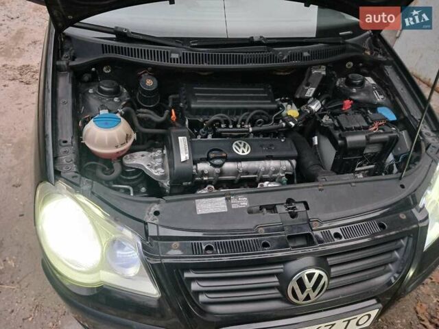Черный Фольксваген Поло, объемом двигателя 1.4 л и пробегом 180 тыс. км за 4400 $, фото 8 на Automoto.ua