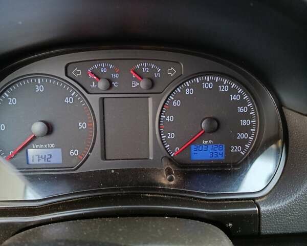 Чорний Фольксваген Поло, об'ємом двигуна 1.42 л та пробігом 302 тис. км за 4400 $, фото 2 на Automoto.ua