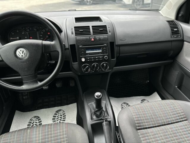 Черный Фольксваген Поло, объемом двигателя 1.4 л и пробегом 246 тыс. км за 4600 $, фото 19 на Automoto.ua