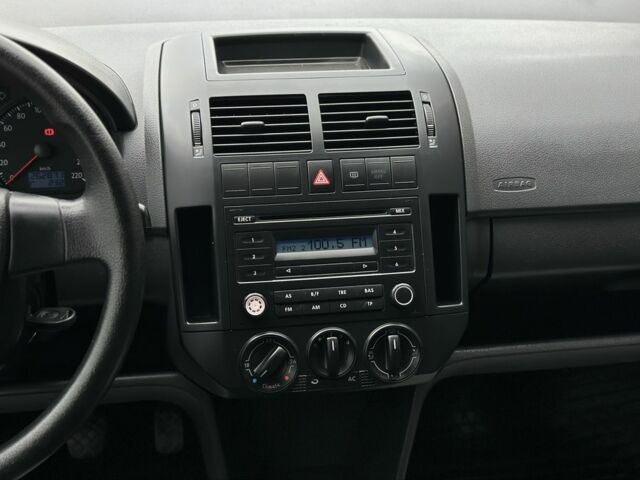 Черный Фольксваген Поло, объемом двигателя 1.4 л и пробегом 246 тыс. км за 4600 $, фото 20 на Automoto.ua