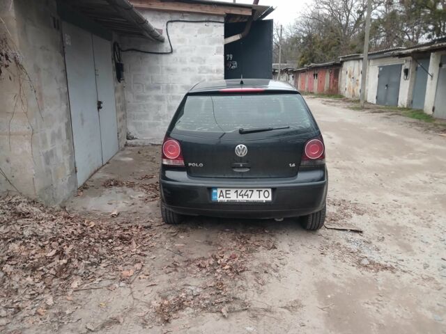 Черный Фольксваген Поло, объемом двигателя 1.4 л и пробегом 180 тыс. км за 4400 $, фото 3 на Automoto.ua