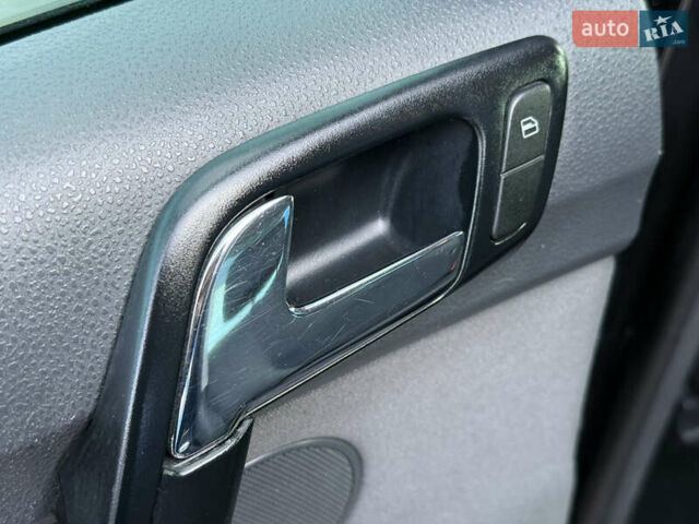 Черный Фольксваген Поло, объемом двигателя 1.4 л и пробегом 189 тыс. км за 5450 $, фото 32 на Automoto.ua