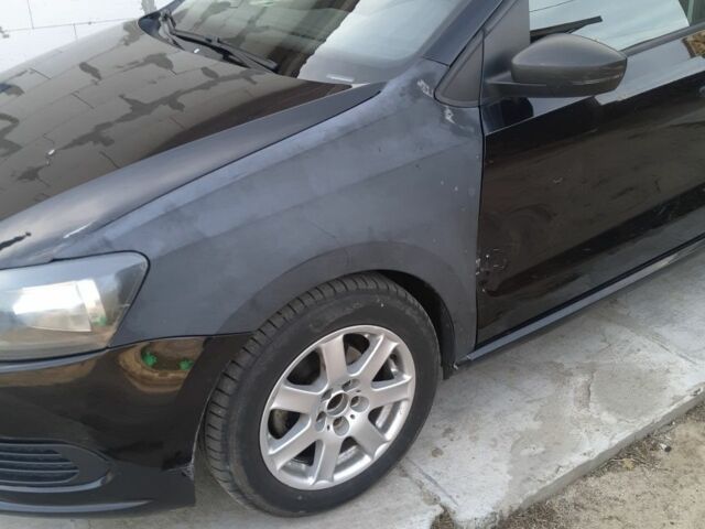 Черный Фольксваген Поло, объемом двигателя 1.2 л и пробегом 240 тыс. км за 4100 $, фото 6 на Automoto.ua