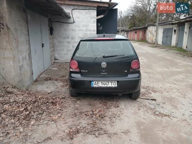 Черный Фольксваген Поло, объемом двигателя 1.4 л и пробегом 180 тыс. км за 4400 $, фото 2 на Automoto.ua