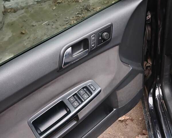 Черный Фольксваген Поло, объемом двигателя 1.4 л и пробегом 180 тыс. км за 4400 $, фото 4 на Automoto.ua