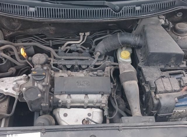 Черный Фольксваген Поло, объемом двигателя 1.2 л и пробегом 225 тыс. км за 4000 $, фото 6 на Automoto.ua