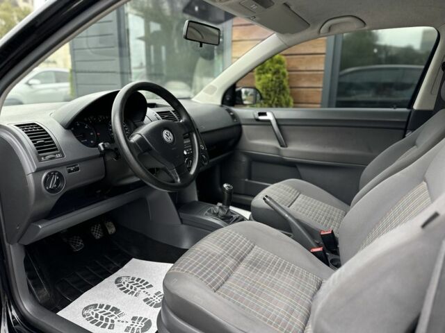 Черный Фольксваген Поло, объемом двигателя 1.4 л и пробегом 246 тыс. км за 4600 $, фото 13 на Automoto.ua