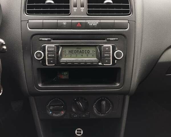 Чорний Фольксваген Поло, об'ємом двигуна 1.2 л та пробігом 142 тис. км за 6100 $, фото 2 на Automoto.ua