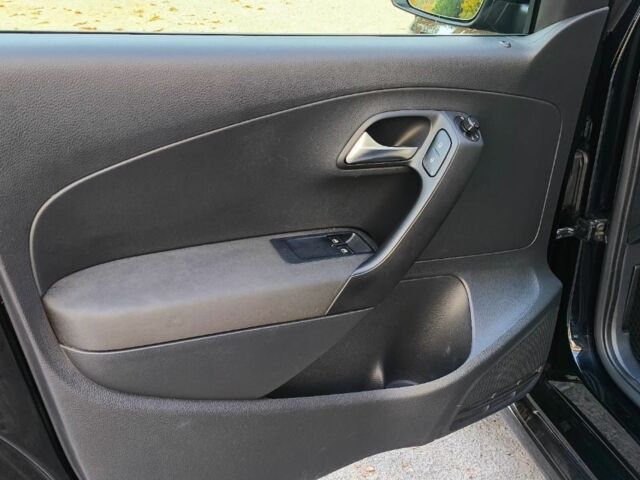 Черный Фольксваген Поло, объемом двигателя 1.2 л и пробегом 272 тыс. км за 6300 $, фото 17 на Automoto.ua