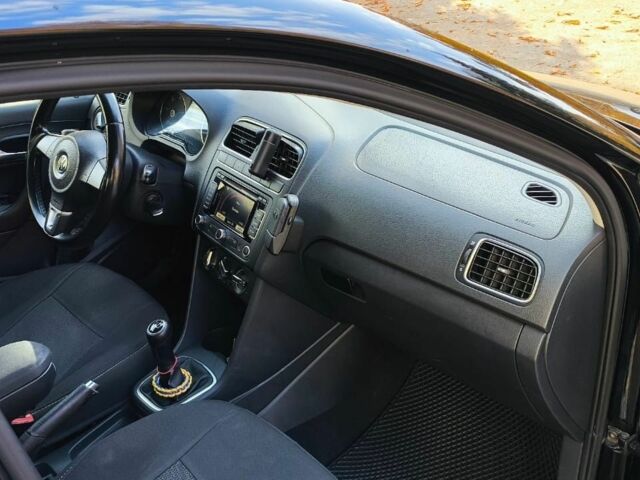 Черный Фольксваген Поло, объемом двигателя 1.2 л и пробегом 272 тыс. км за 6300 $, фото 7 на Automoto.ua