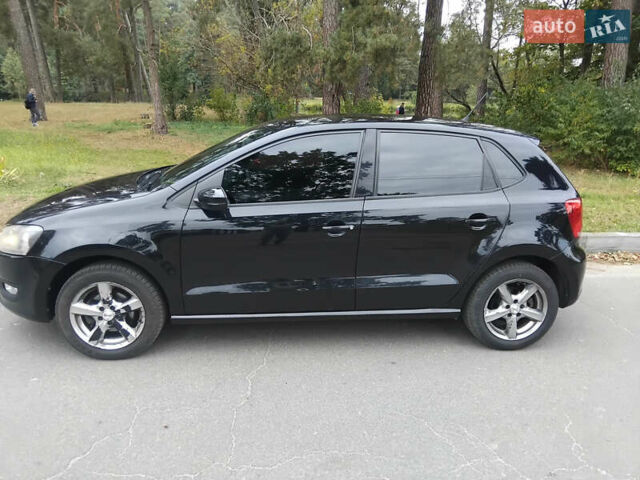 Черный Фольксваген Поло, объемом двигателя 1.6 л и пробегом 160 тыс. км за 8000 $, фото 1 на Automoto.ua