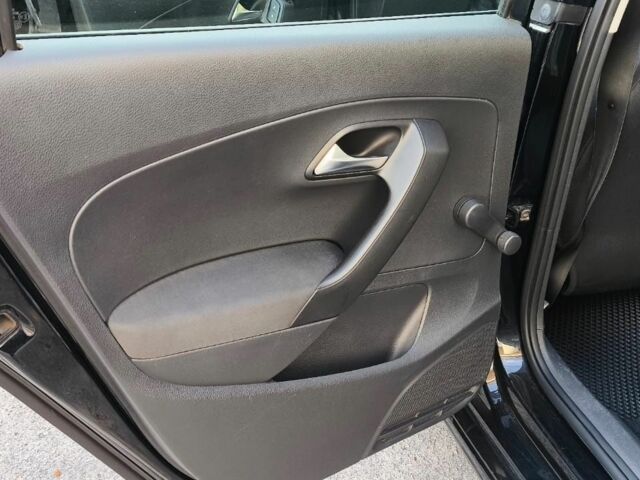 Черный Фольксваген Поло, объемом двигателя 1.2 л и пробегом 272 тыс. км за 6300 $, фото 18 на Automoto.ua