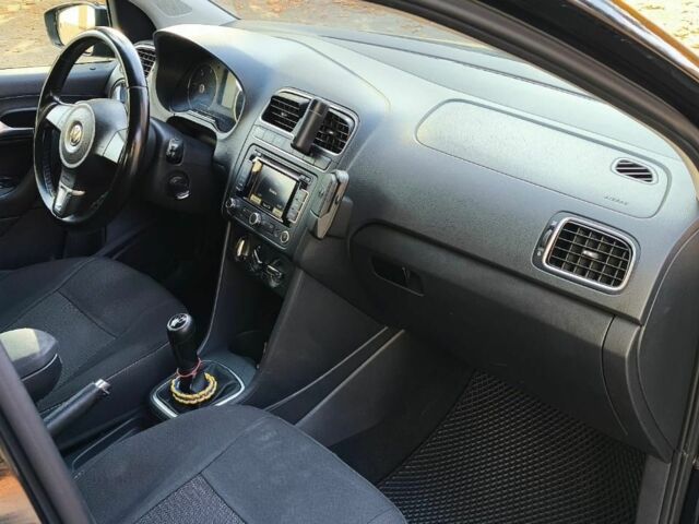 Черный Фольксваген Поло, объемом двигателя 1.2 л и пробегом 272 тыс. км за 6300 $, фото 8 на Automoto.ua