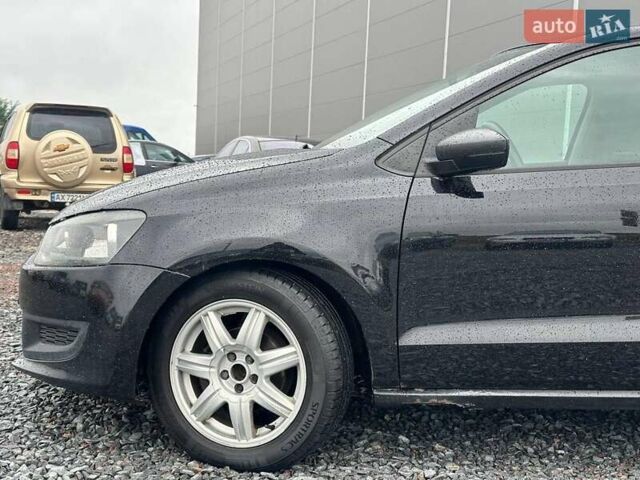 Черный Фольксваген Поло, объемом двигателя 1.2 л и пробегом 190 тыс. км за 4990 $, фото 2 на Automoto.ua