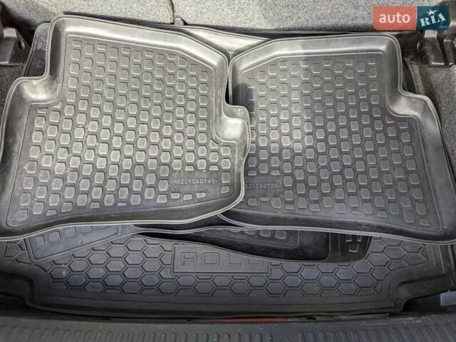 Черный Фольксваген Поло, объемом двигателя 1.6 л и пробегом 126 тыс. км за 8000 $, фото 17 на Automoto.ua