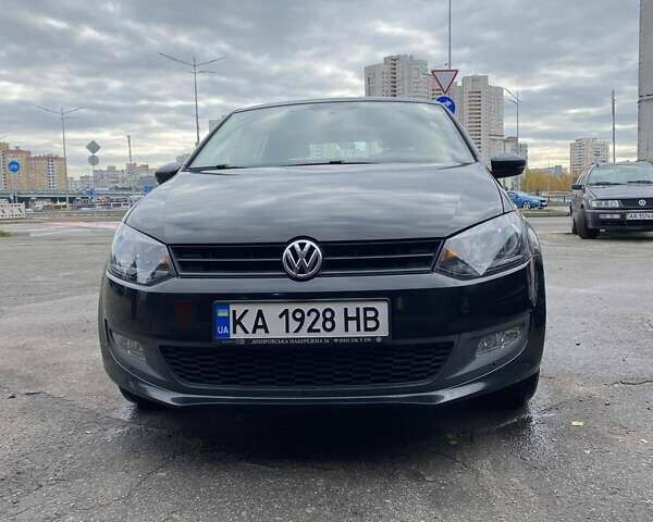 Черный Фольксваген Поло, объемом двигателя 1.39 л и пробегом 103 тыс. км за 7850 $, фото 2 на Automoto.ua