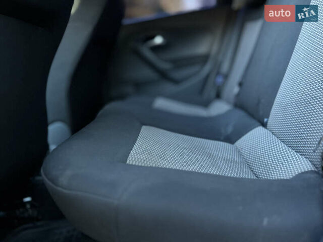 Черный Фольксваген Поло, объемом двигателя 1.39 л и пробегом 143 тыс. км за 7850 $, фото 42 на Automoto.ua