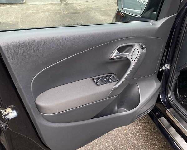 Черный Фольксваген Поло, объемом двигателя 1.39 л и пробегом 103 тыс. км за 7850 $, фото 12 на Automoto.ua