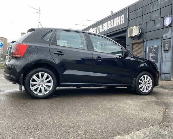 Черный Фольксваген Поло, объемом двигателя 1.39 л и пробегом 103 тыс. км за 7850 $, фото 6 на Automoto.ua