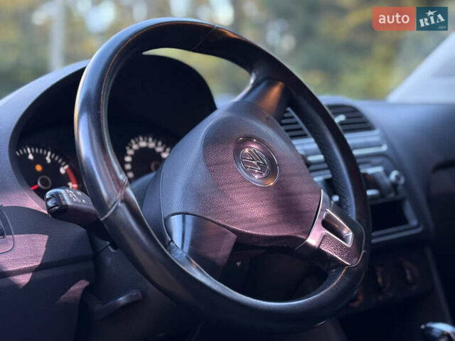 Черный Фольксваген Поло, объемом двигателя 1.39 л и пробегом 143 тыс. км за 7850 $, фото 32 на Automoto.ua