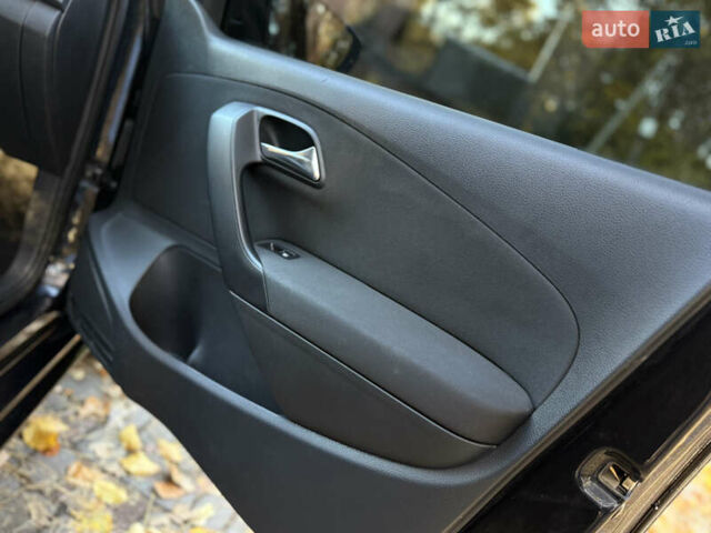 Черный Фольксваген Поло, объемом двигателя 1.39 л и пробегом 143 тыс. км за 7850 $, фото 47 на Automoto.ua