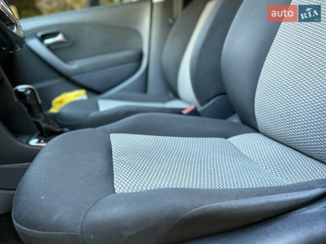 Черный Фольксваген Поло, объемом двигателя 1.39 л и пробегом 143 тыс. км за 7850 $, фото 34 на Automoto.ua