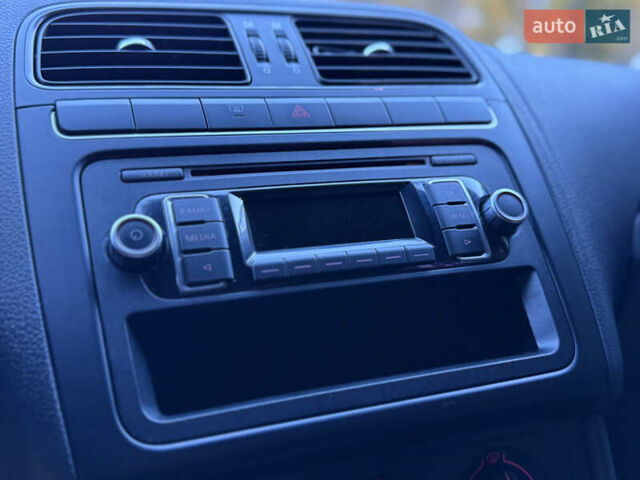 Черный Фольксваген Поло, объемом двигателя 1.39 л и пробегом 143 тыс. км за 7850 $, фото 39 на Automoto.ua