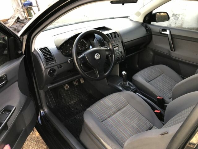 Черный Фольксваген Поло, объемом двигателя 1.4 л и пробегом 260 тыс. км за 3850 $, фото 11 на Automoto.ua