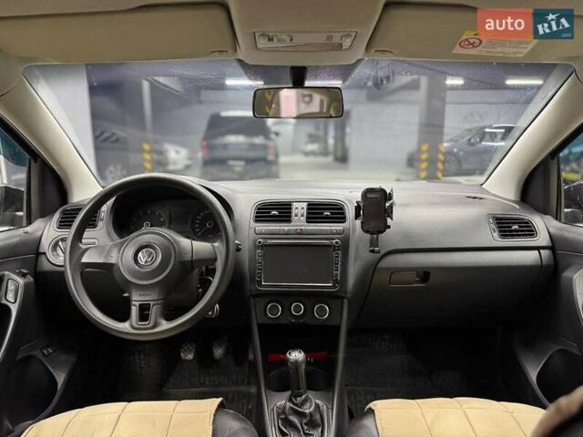 Черный Фольксваген Поло, объемом двигателя 1.6 л и пробегом 226 тыс. км за 7500 $, фото 12 на Automoto.ua