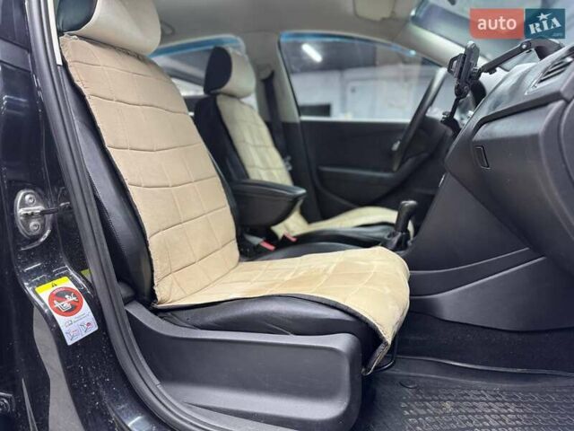 Черный Фольксваген Поло, объемом двигателя 1.6 л и пробегом 226 тыс. км за 7500 $, фото 14 на Automoto.ua