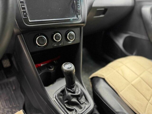 Черный Фольксваген Поло, объемом двигателя 1.6 л и пробегом 226 тыс. км за 7500 $, фото 9 на Automoto.ua