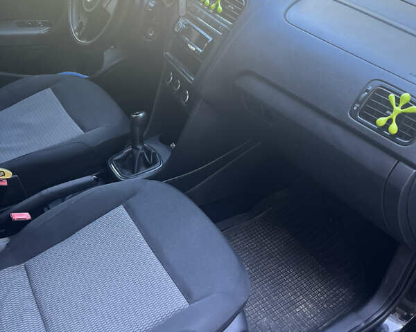 Черный Фольксваген Поло, объемом двигателя 1.6 л и пробегом 198 тыс. км за 6500 $, фото 13 на Automoto.ua