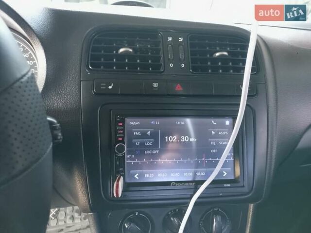 Черный Фольксваген Поло, объемом двигателя 1.6 л и пробегом 212 тыс. км за 6700 $, фото 5 на Automoto.ua