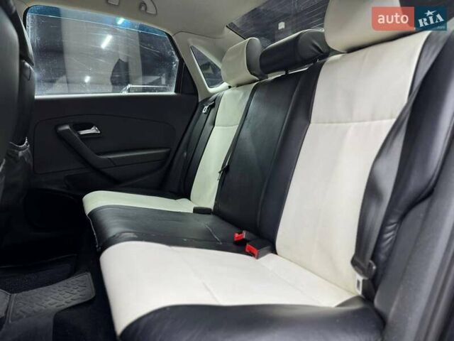 Черный Фольксваген Поло, объемом двигателя 1.6 л и пробегом 226 тыс. км за 7500 $, фото 10 на Automoto.ua