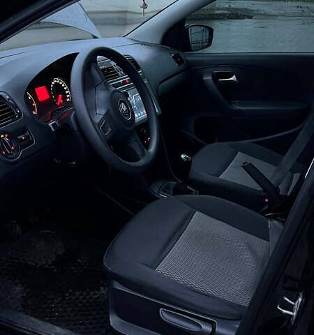 Черный Фольксваген Поло, объемом двигателя 1.6 л и пробегом 200 тыс. км за 6300 $, фото 9 на Automoto.ua