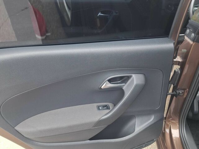 Чорний Фольксваген Поло, об'ємом двигуна 1.2 л та пробігом 68 тис. км за 10000 $, фото 16 на Automoto.ua