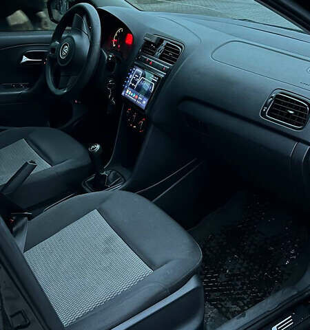 Черный Фольксваген Поло, объемом двигателя 1.6 л и пробегом 200 тыс. км за 6300 $, фото 8 на Automoto.ua