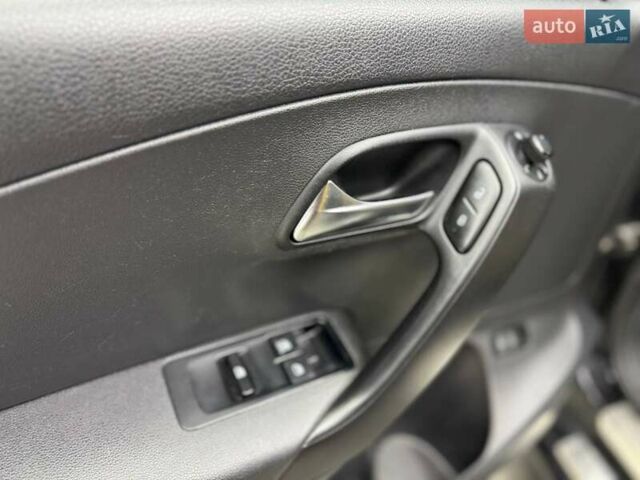 Черный Фольксваген Поло, объемом двигателя 1.6 л и пробегом 226 тыс. км за 7500 $, фото 6 на Automoto.ua