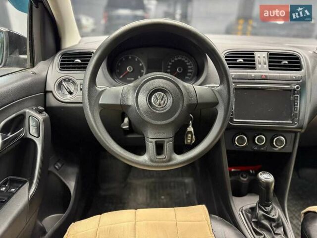 Черный Фольксваген Поло, объемом двигателя 1.6 л и пробегом 226 тыс. км за 7500 $, фото 11 на Automoto.ua