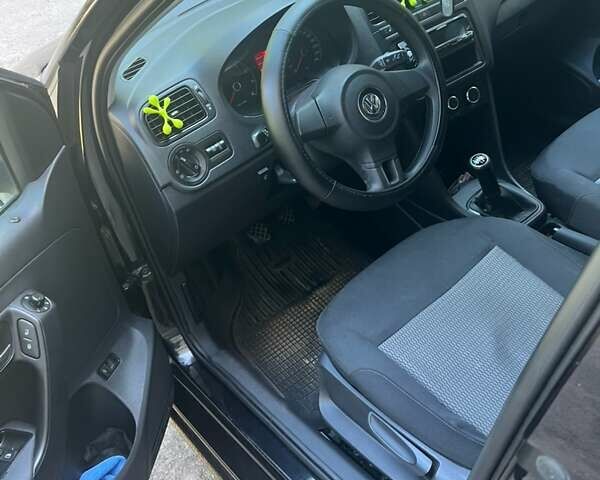 Черный Фольксваген Поло, объемом двигателя 1.6 л и пробегом 198 тыс. км за 6500 $, фото 12 на Automoto.ua