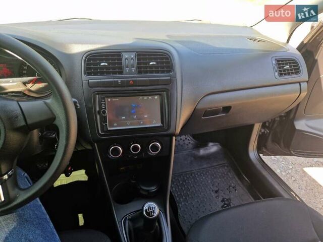 Черный Фольксваген Поло, объемом двигателя 1.6 л и пробегом 123 тыс. км за 6800 $, фото 19 на Automoto.ua