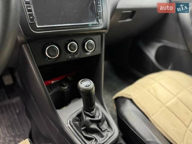 Черный Фольксваген Поло, объемом двигателя 1.6 л и пробегом 226 тыс. км за 7500 $, фото 9 на Automoto.ua