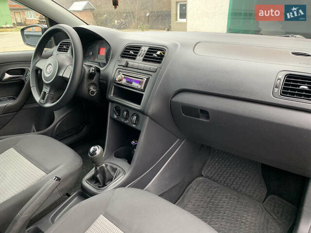 Черный Фольксваген Поло, объемом двигателя 1.6 л и пробегом 275 тыс. км за 5900 $, фото 14 на Automoto.ua