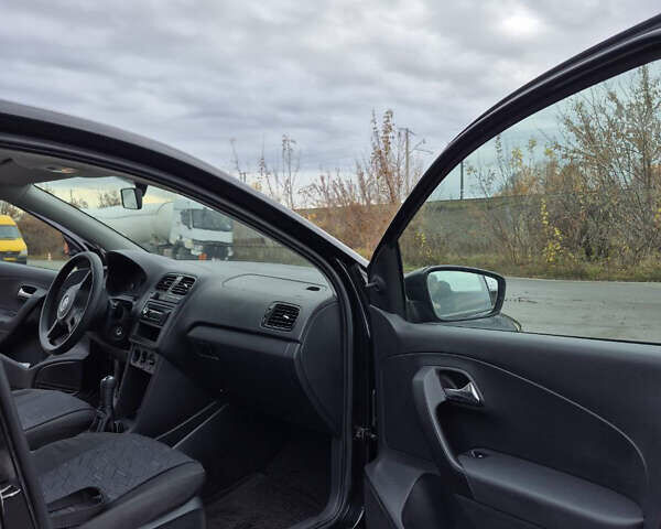 Черный Фольксваген Поло, объемом двигателя 1.6 л и пробегом 181 тыс. км за 6600 $, фото 7 на Automoto.ua