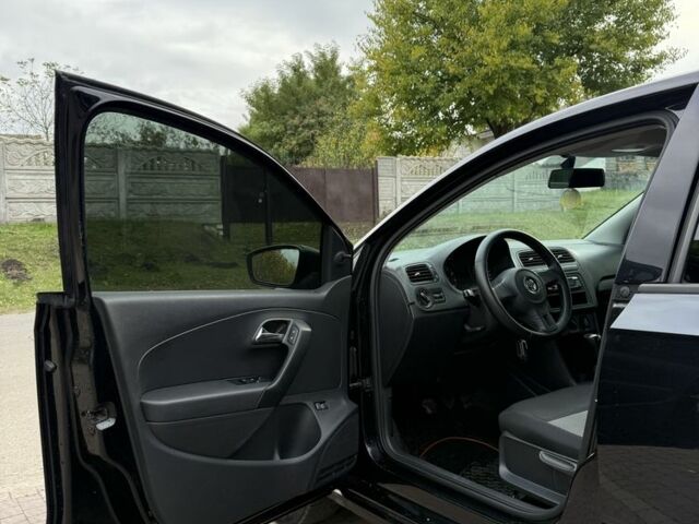 Черный Фольксваген Поло, объемом двигателя 1.6 л и пробегом 180 тыс. км за 5400 $, фото 6 на Automoto.ua