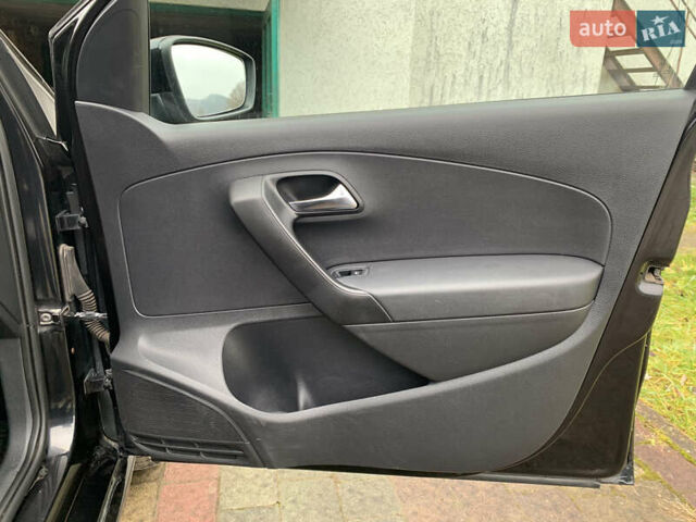 Черный Фольксваген Поло, объемом двигателя 1.6 л и пробегом 275 тыс. км за 5900 $, фото 17 на Automoto.ua