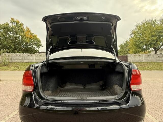 Черный Фольксваген Поло, объемом двигателя 1.6 л и пробегом 180 тыс. км за 5400 $, фото 11 на Automoto.ua