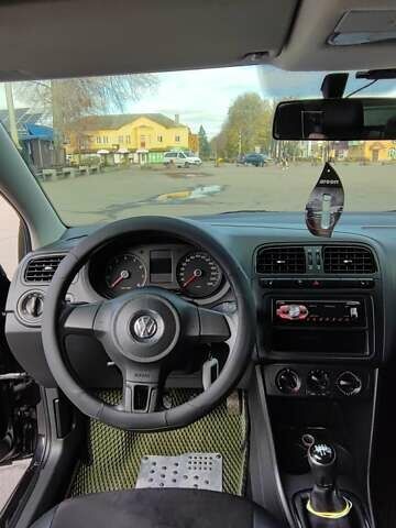 Чорний Фольксваген Поло, об'ємом двигуна 1.6 л та пробігом 196 тис. км за 6400 $, фото 5 на Automoto.ua