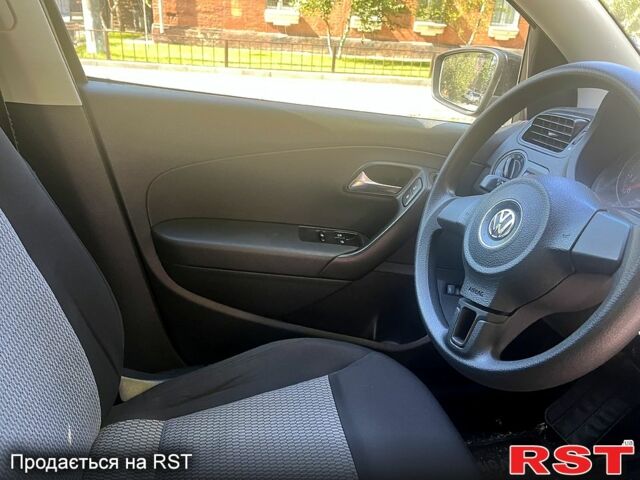 Черный Фольксваген Поло, объемом двигателя 1.6 л и пробегом 218 тыс. км за 7555 $, фото 2 на Automoto.ua