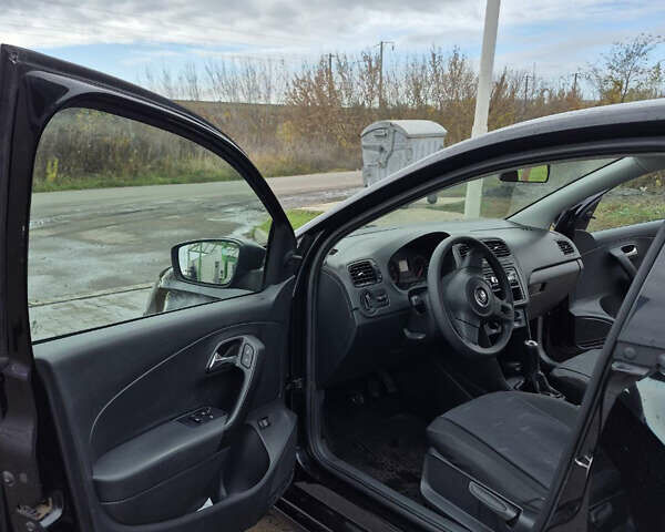 Черный Фольксваген Поло, объемом двигателя 1.6 л и пробегом 181 тыс. км за 6600 $, фото 5 на Automoto.ua